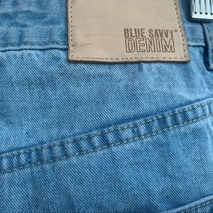 🤩 Blue Savvy Distressed Jeans